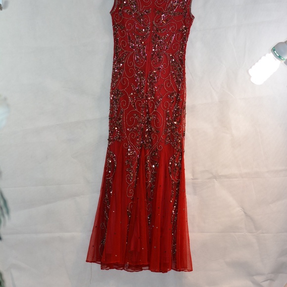 Beaded, Sequined Red Long Dress on Netting. Pissaro Nights Sz 4P - Picture 10 of 11